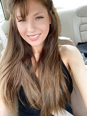 Two Different Types Of SelfiesðŸ˜‡ [oc]